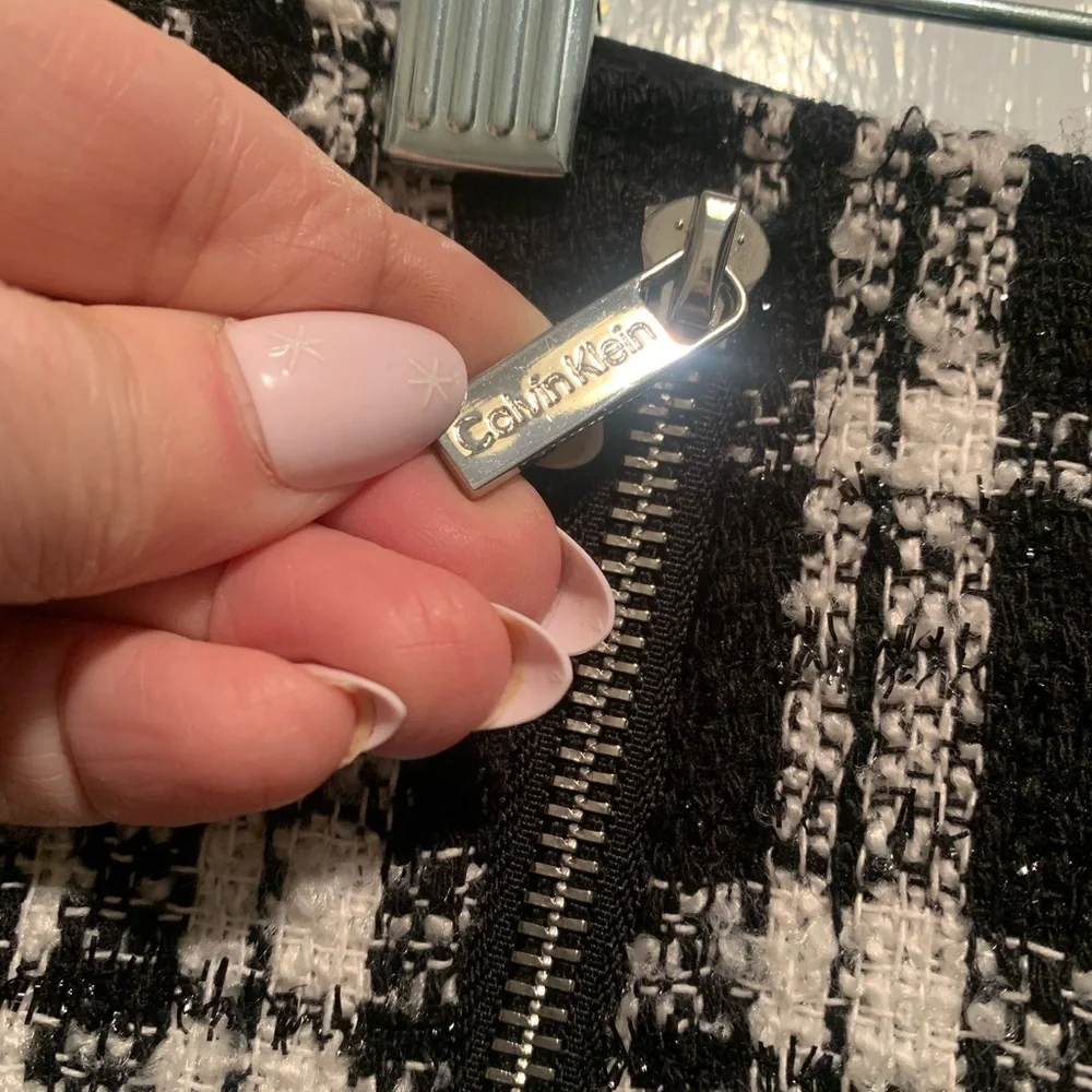 Calvin Klein NWT Black & White Plaid Tweed Metallic Sparkle Zipper Mini Skirt 6 - Picture 8 of 15